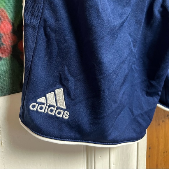 ADIDAS Short - Picture 3 of 4